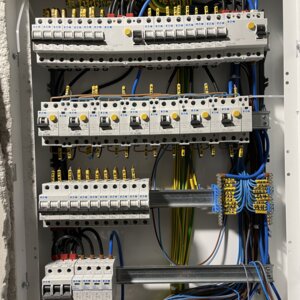 Elektrikár a elektromechanik